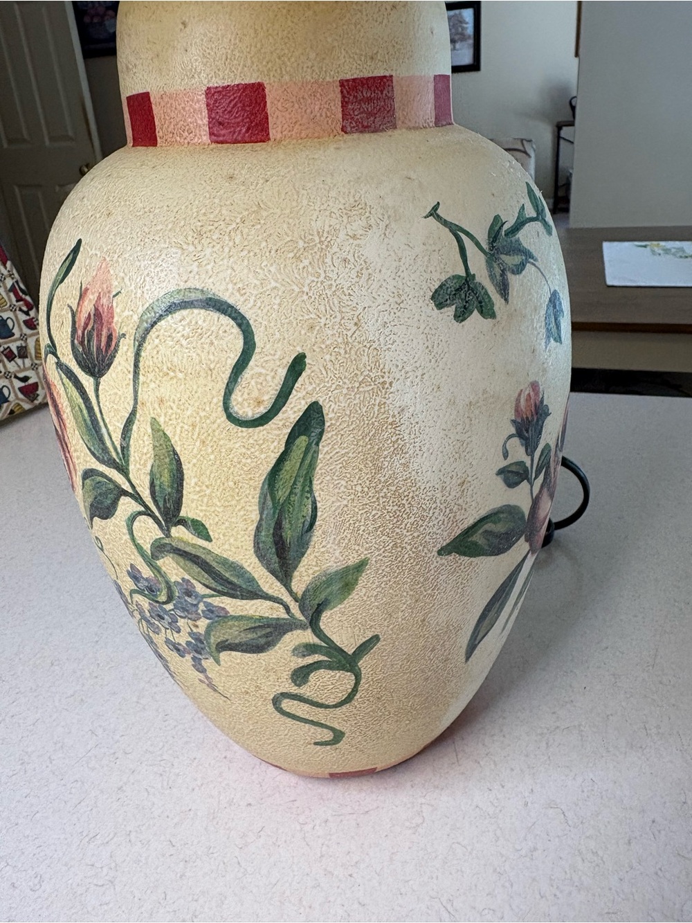 Vintage Cottagecore Ceramic Table Lamp - Picture 2 of 15